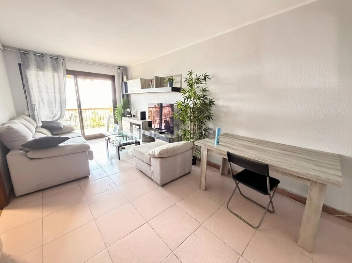 Apartamento à venda pé na areia em Mataró — Sala