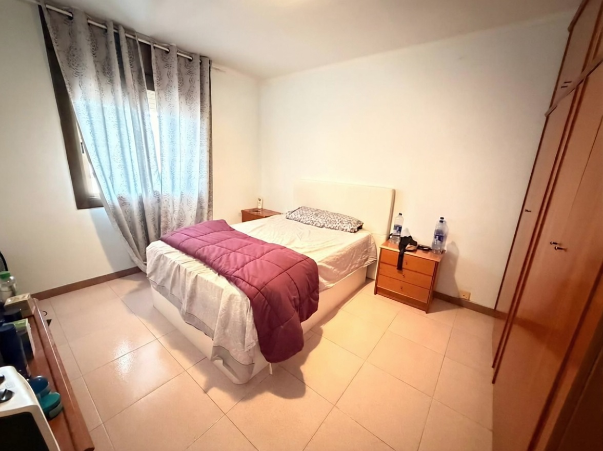 Apartamento à venda pé na areia em Mataró — Quarto