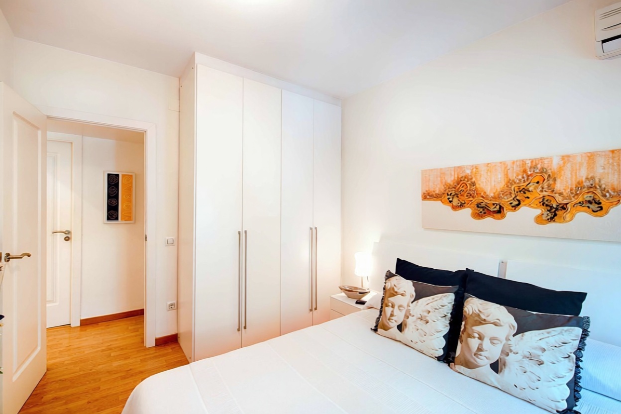 Piso en venta en primera línea de playa en Roses — Dormitorio