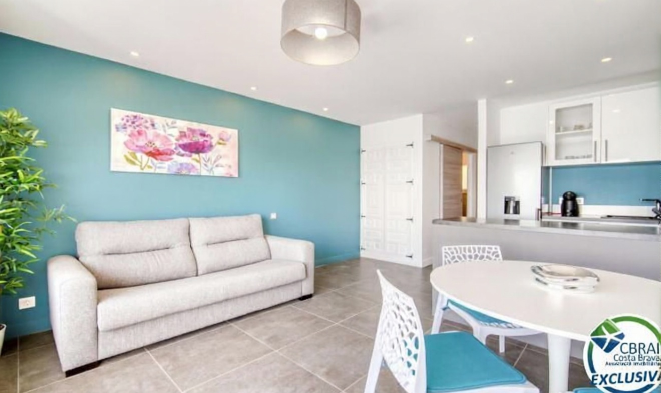 Apartamento à venda pé na areia em Roses — Cozinha