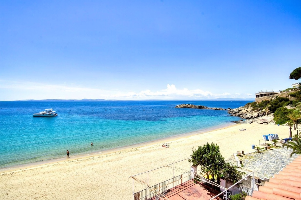 Apartamento à venda pé na areia em Roses — Vista mar