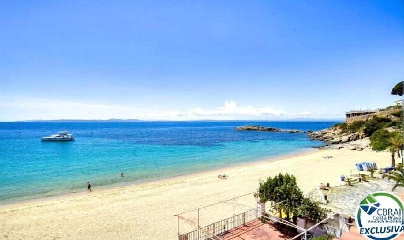 Apartamento à venda pé na areia em Roses — Vista mar