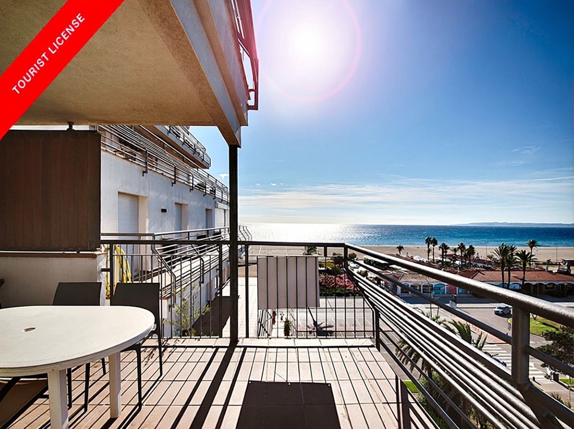 Apartamento à venda pé na areia em Empuriabrava