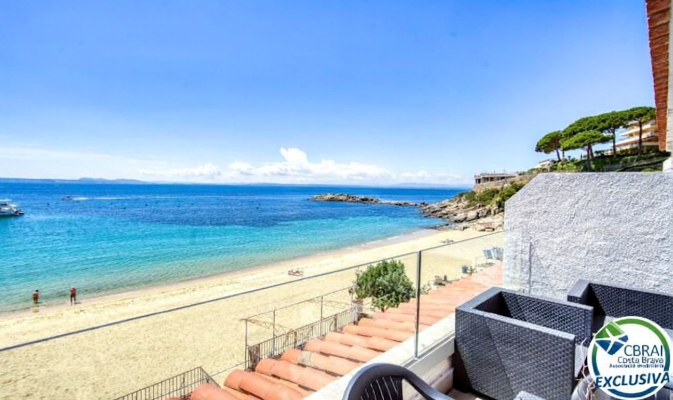 Apartamento à venda pé na areia em Roses — Vista mar
