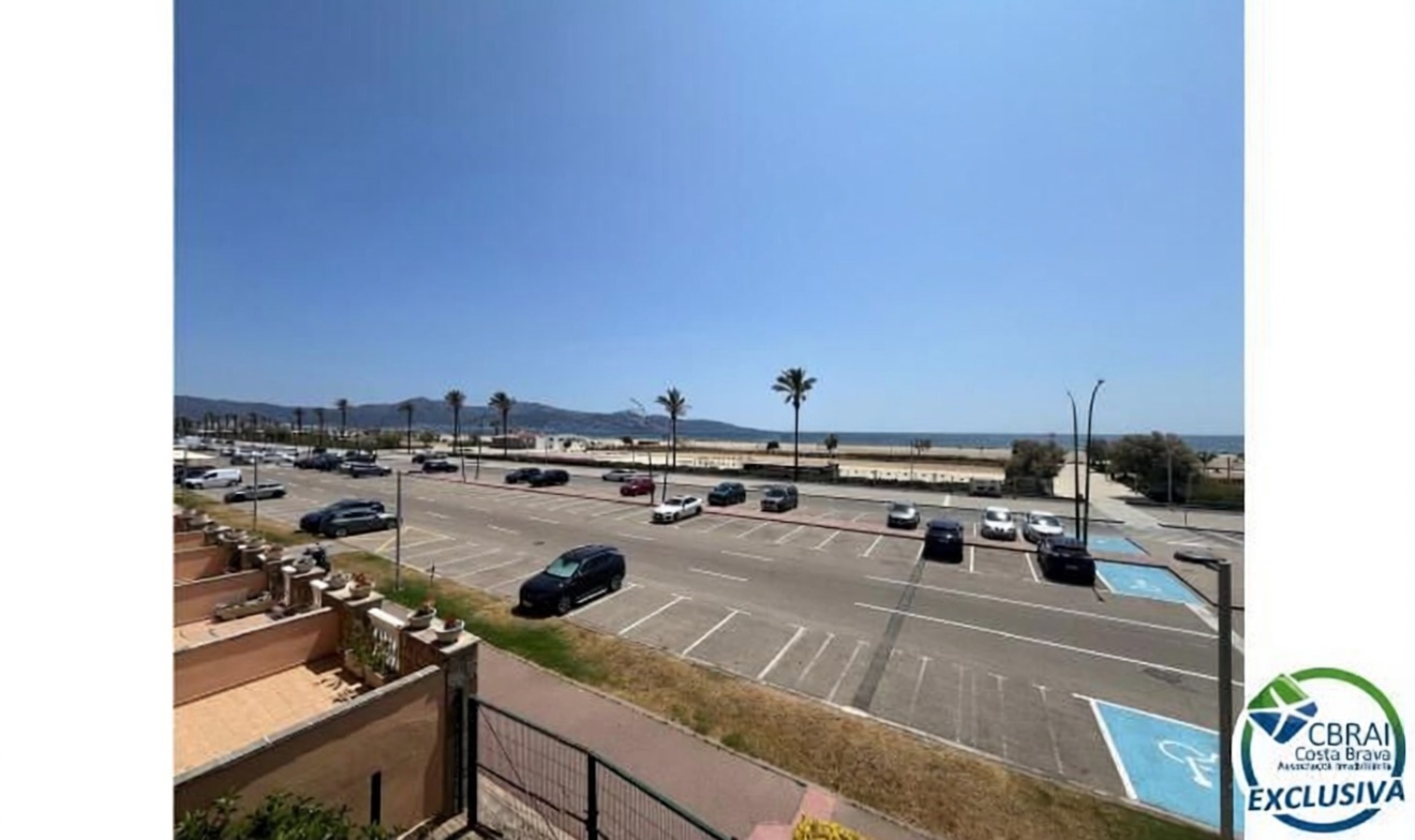 Apartamento à venda pé na areia em Empuriabrava — Vista mar