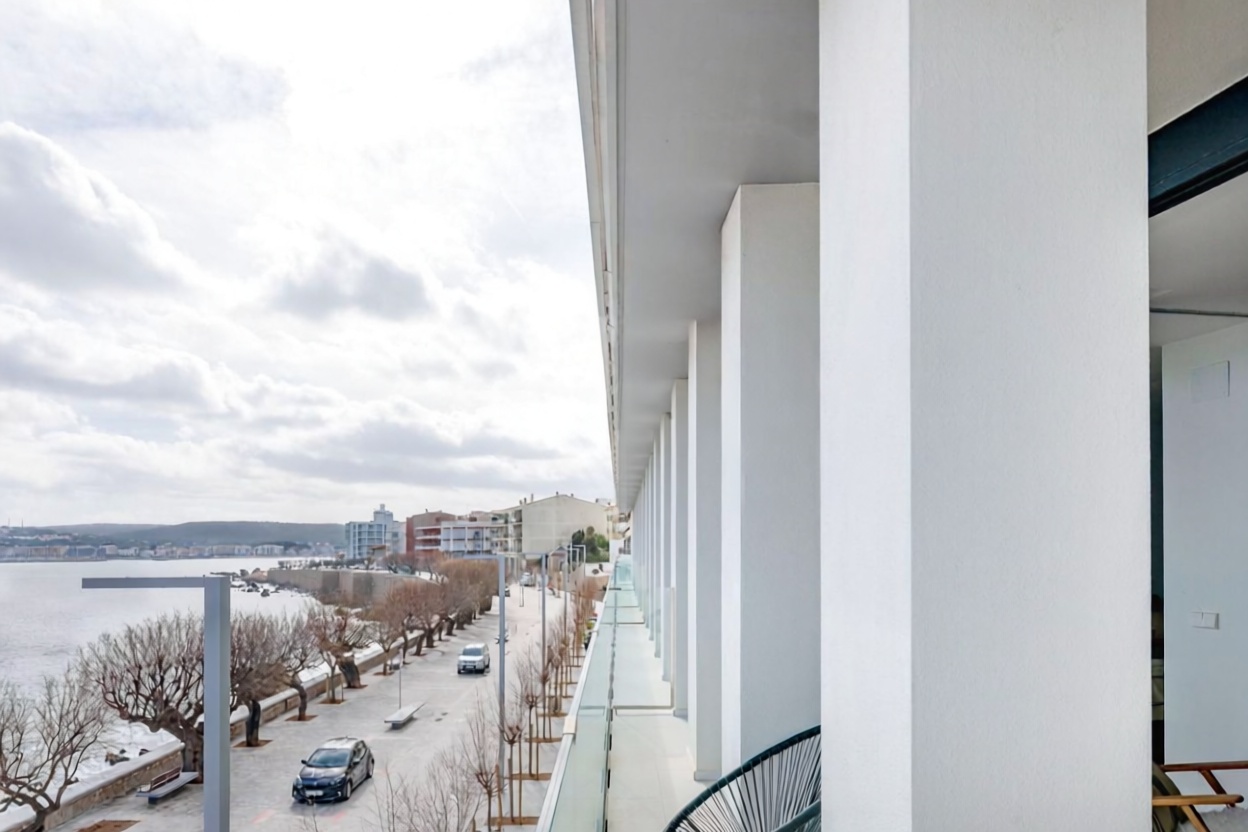 Wohnung zum Verkauf in direkter Strandlage in L'Escala — Meerblick