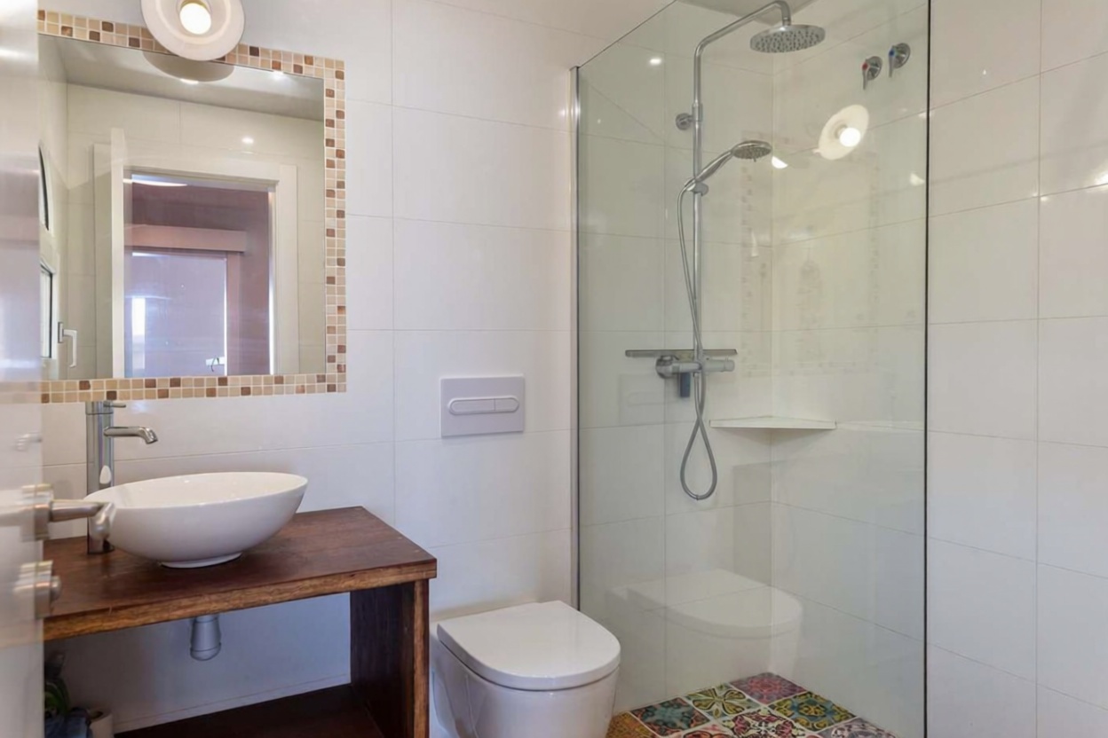Chalet à vendre avec accès direct à la plage à Lloret de Mar — Sanitaires