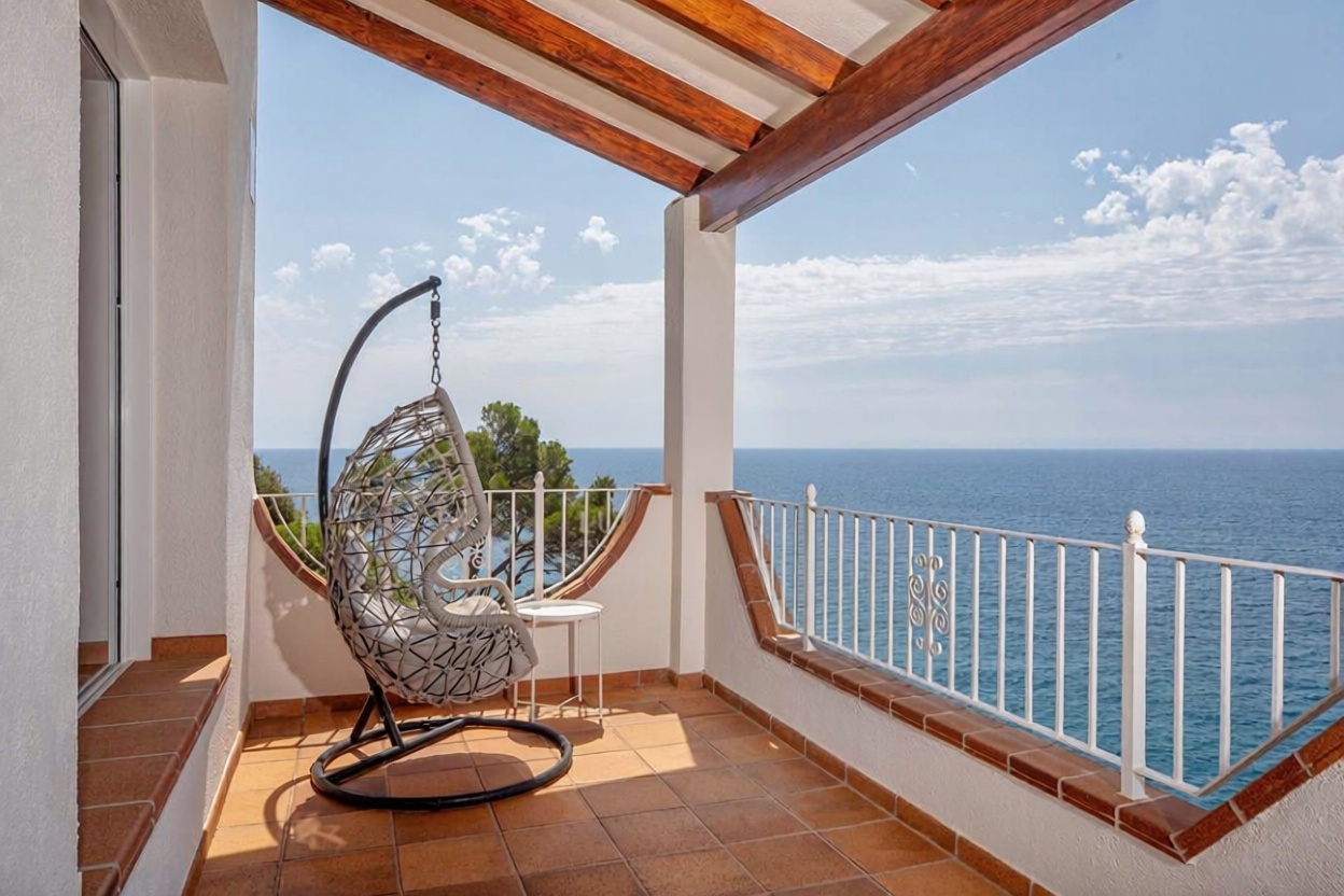 Chalet à vendre avec accès direct à la plage à Lloret de Mar — Chambre
