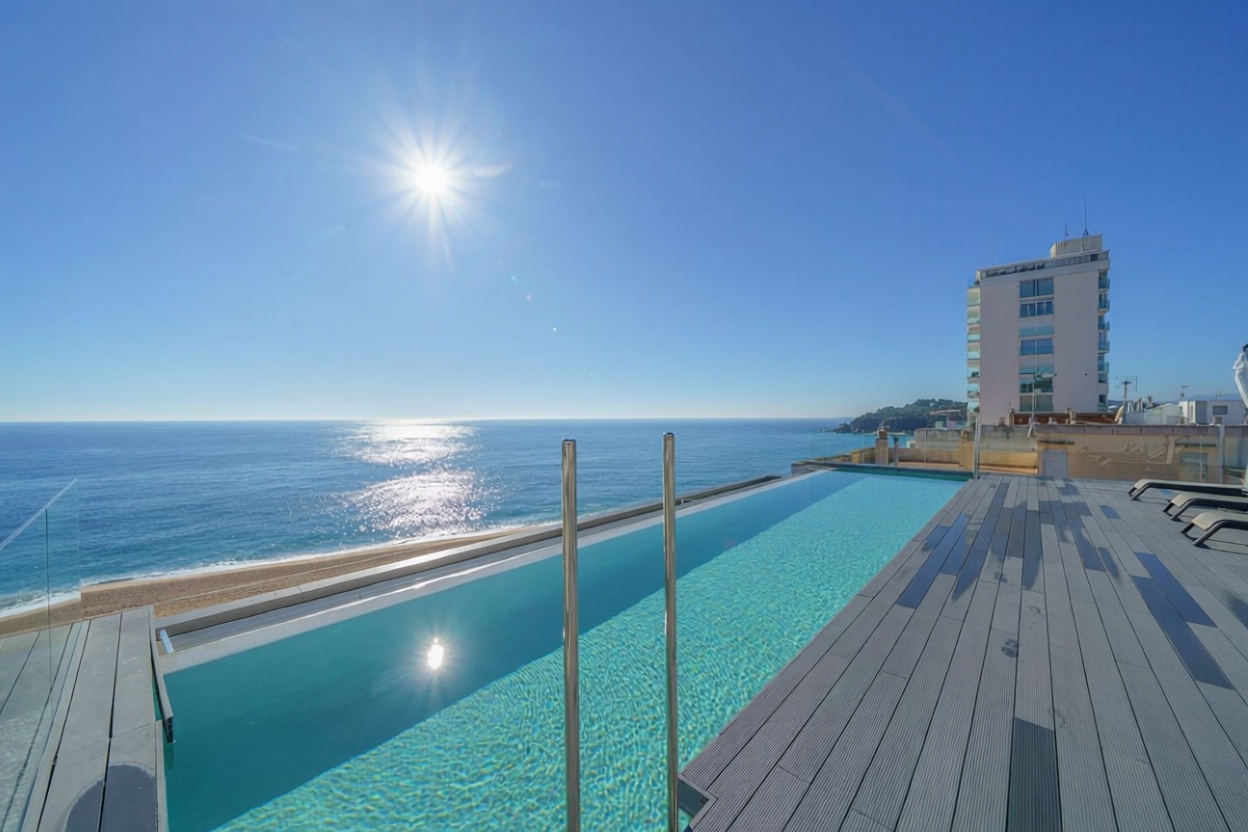 Квартира на продажу на первой линии пляжа в Lloret de Mar