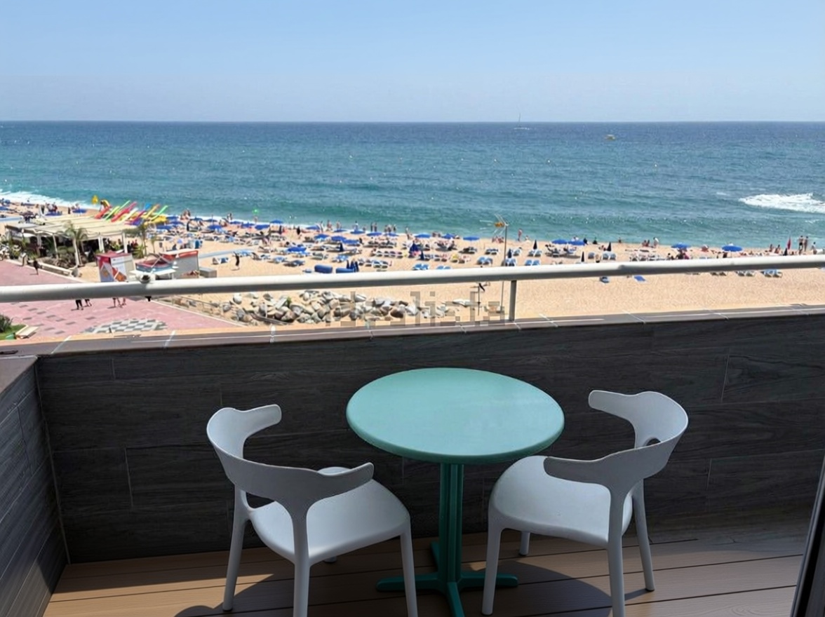 Квартира на продажу на первой линии пляжа в Lloret de Mar