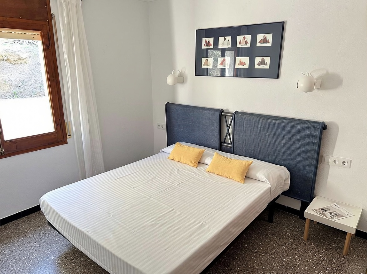 Wohnung zum Verkauf in direkter Strandlage in Roses — Schlafzimmer