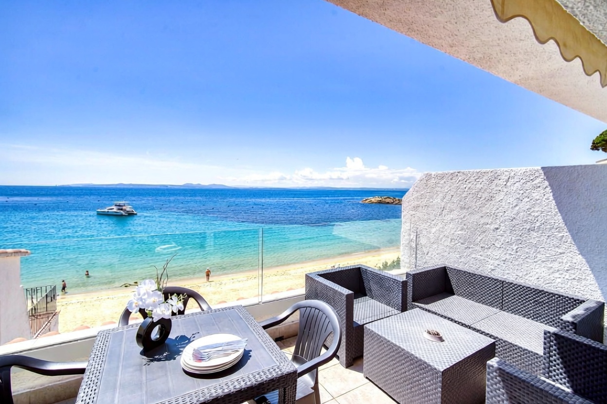 Piso en venta en primera línea de playa en Roses