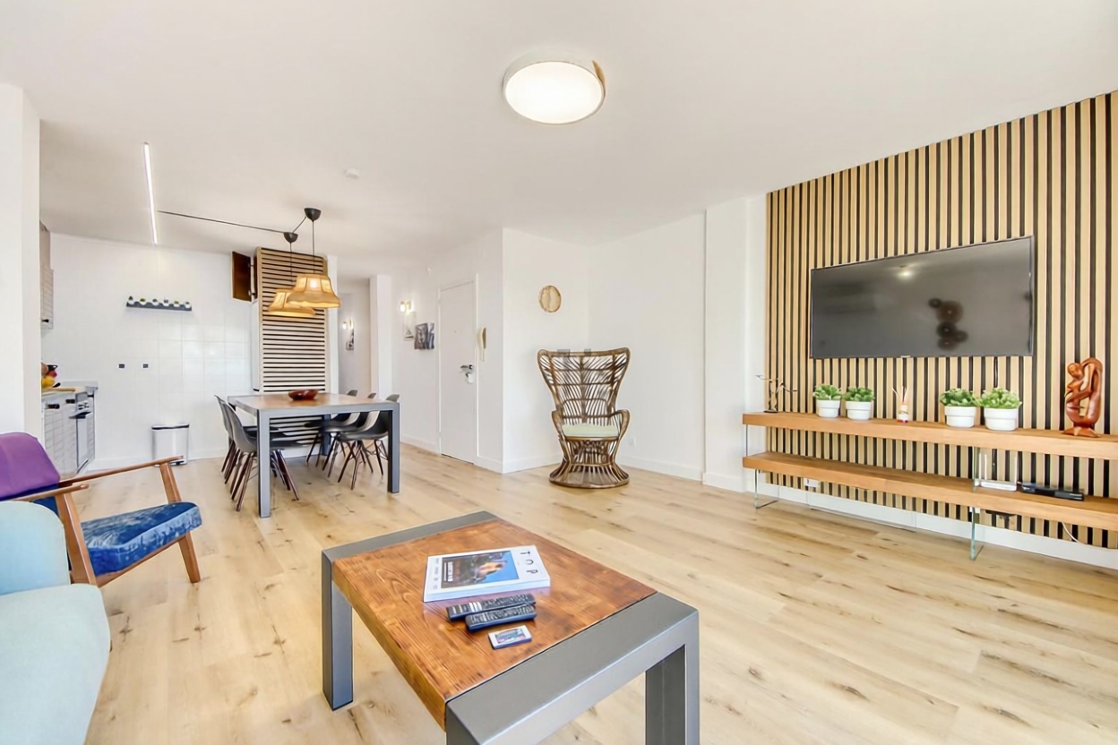 Apartamento à venda pé na areia em Roses — Sala