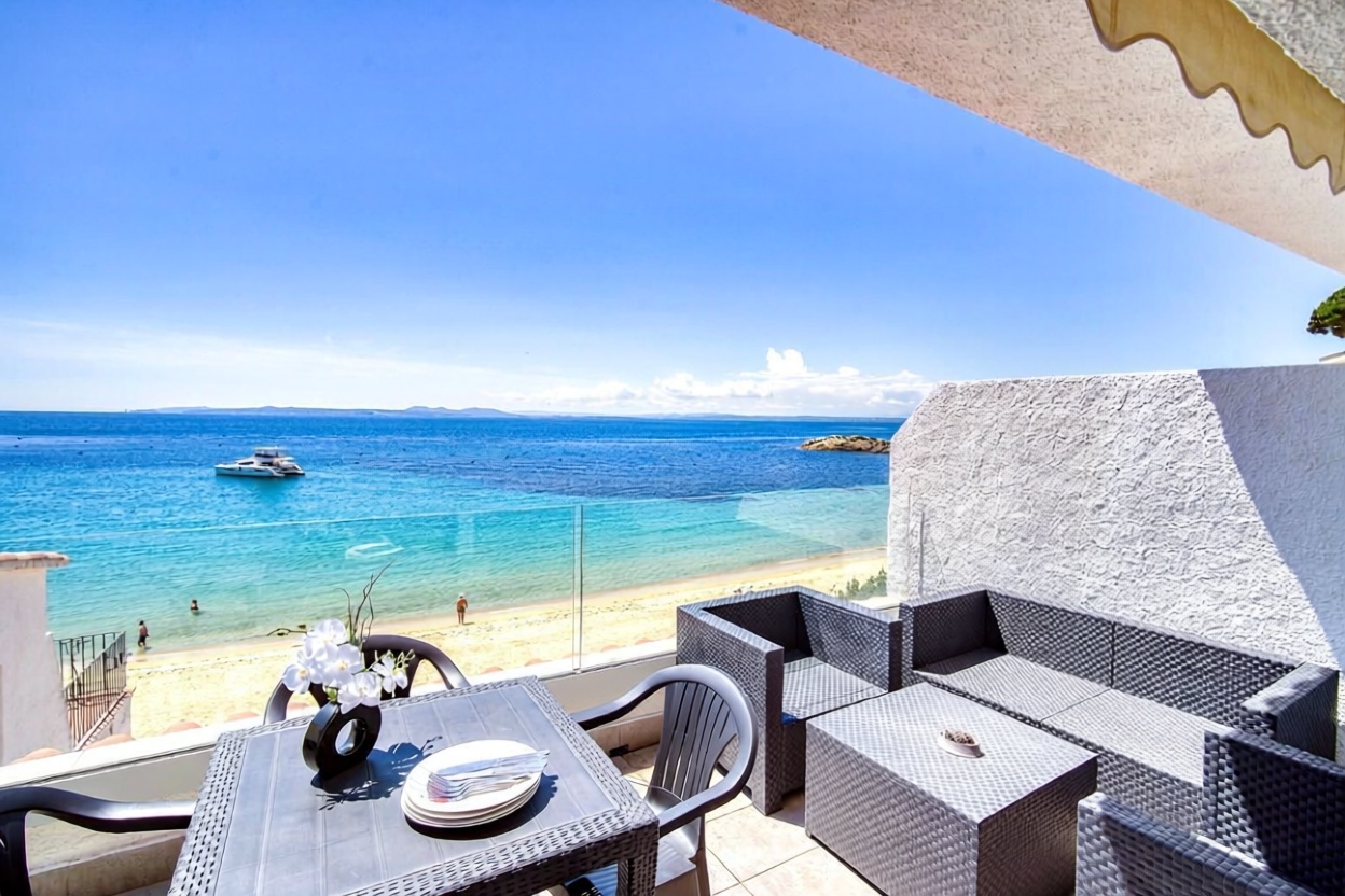 Piso en venta en primera línea de playa en Roses