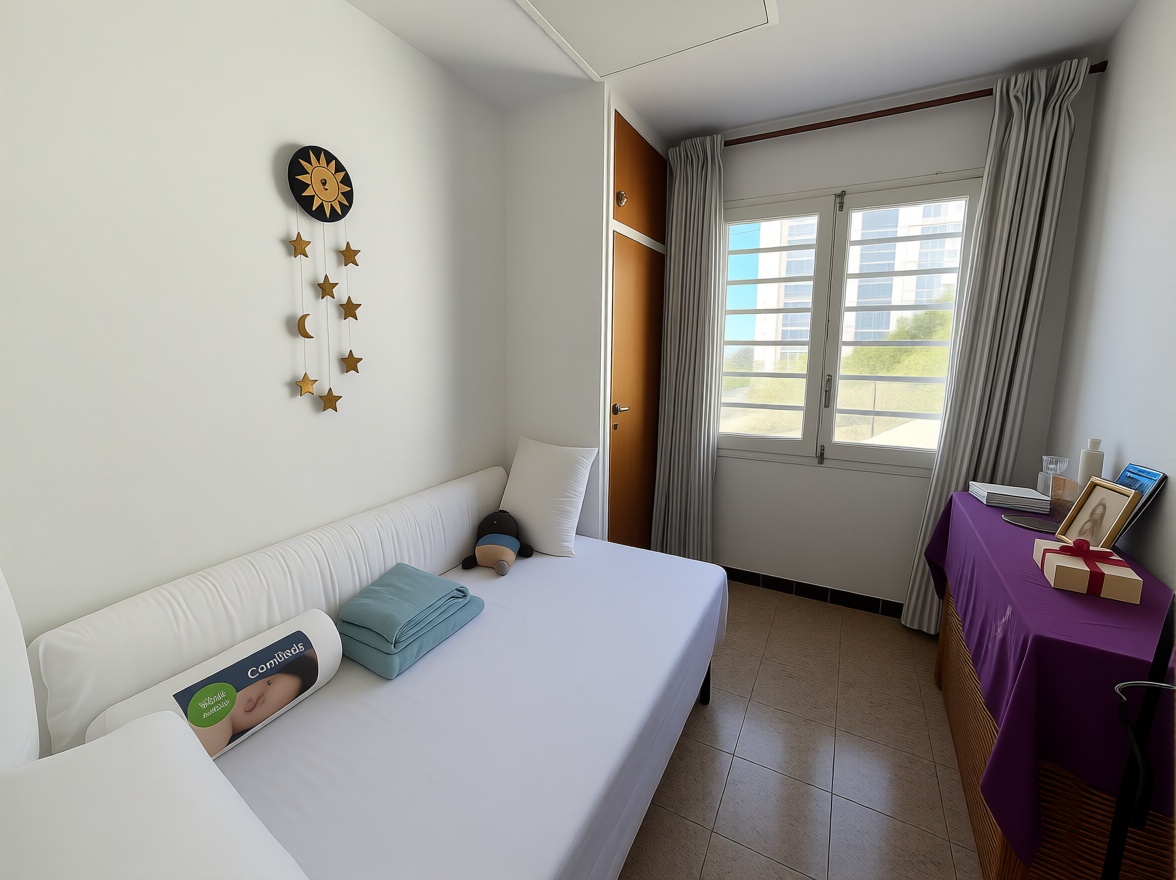 Piso en venta en primera línea de playa en Roses — Dormitorio