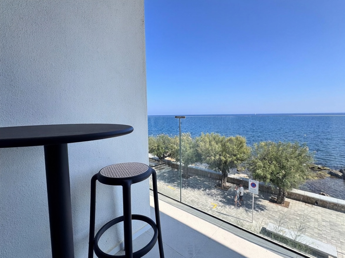 Wohnung zum Verkauf in direkter Strandlage in L'Escala — Meerterrasse