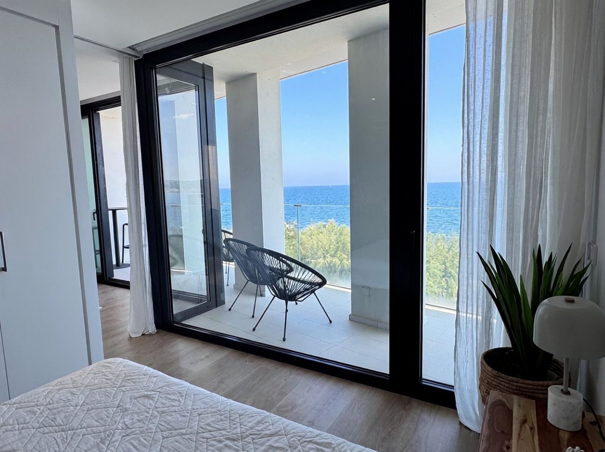 Wohnung zum Verkauf in direkter Strandlage in L'Escala — Schlafzimmer