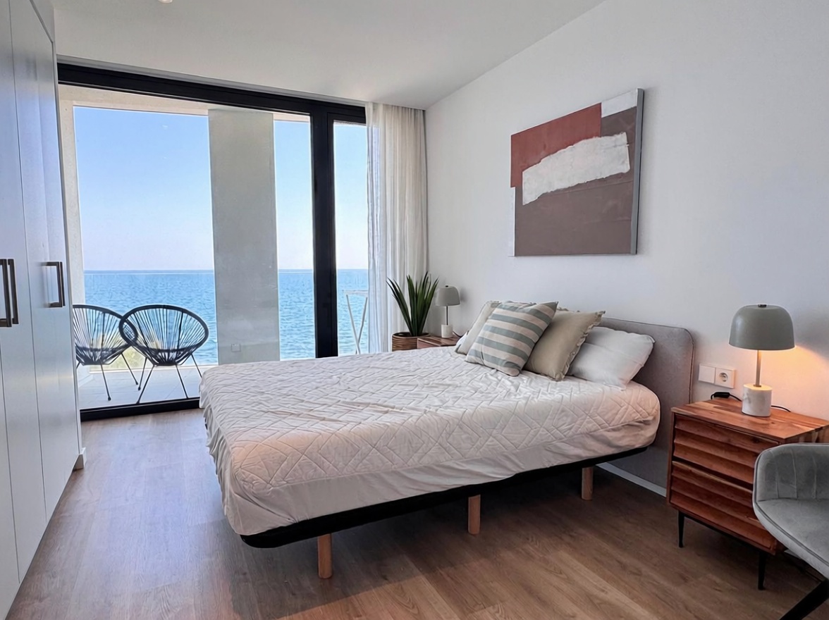 Wohnung zum Verkauf in direkter Strandlage in L'Escala — Schlafzimmer
