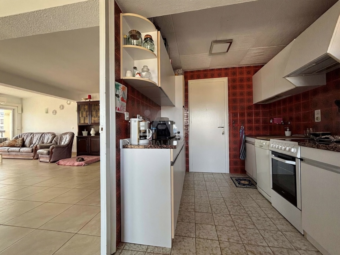 Apartamento à venda pé na areia em Empuriabrava — Cozinha