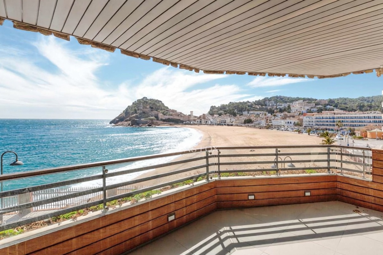 Piso en venta en primera línea de playa en Tossa de Mar