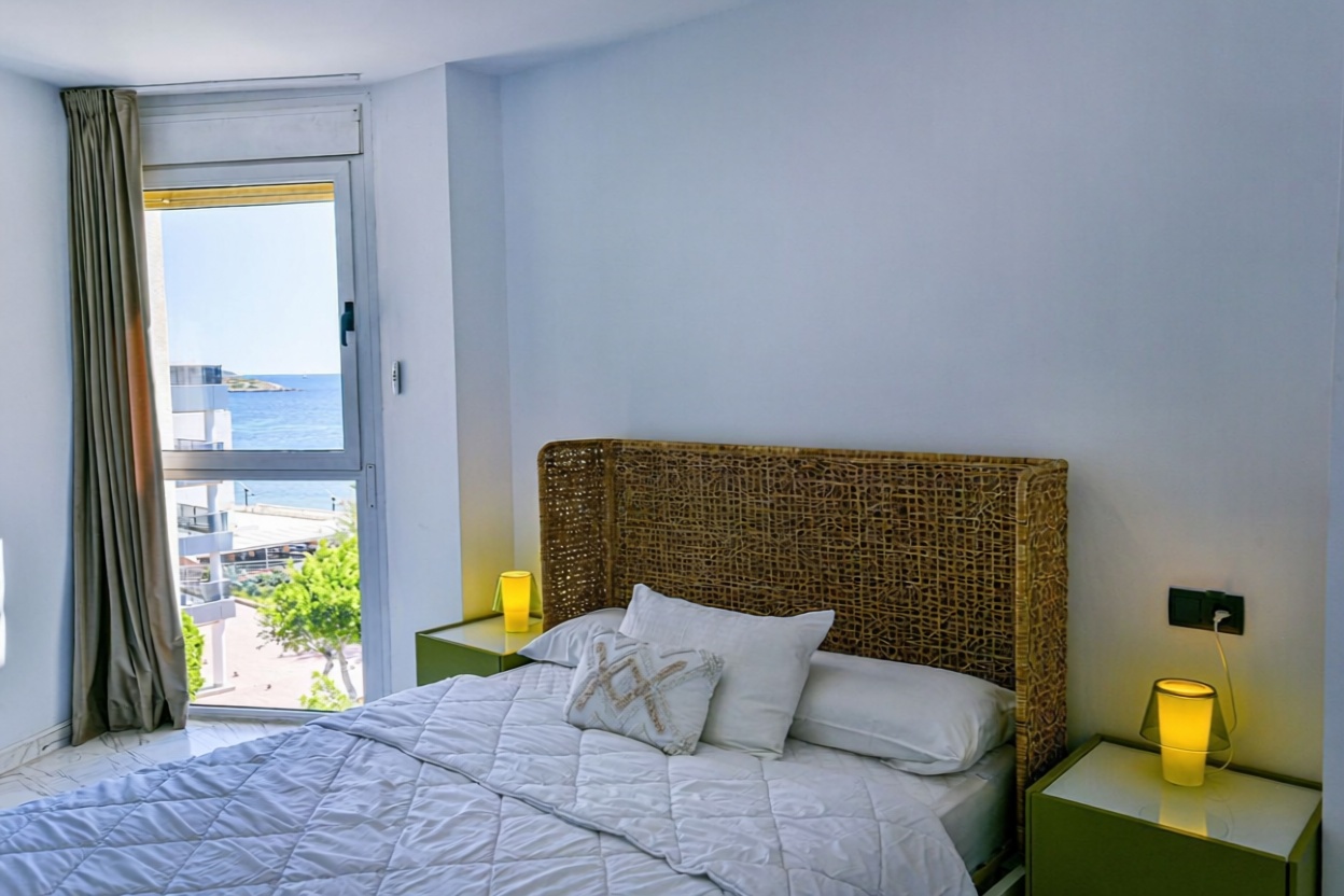Wohnung zum Verkauf in direkter Strandlage in Eivissa — Schlafzimmer