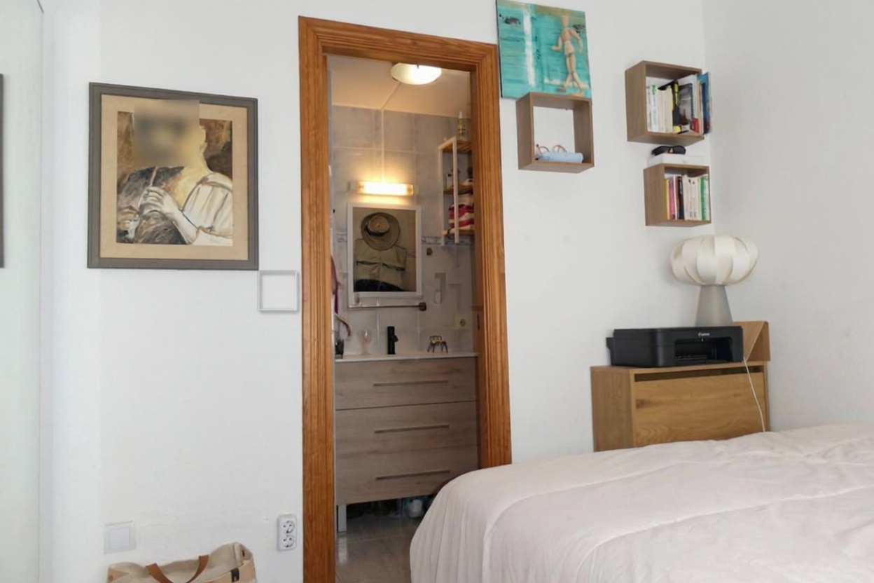 Piso en venta en primera línea de playa en Dénia — Dormitorio