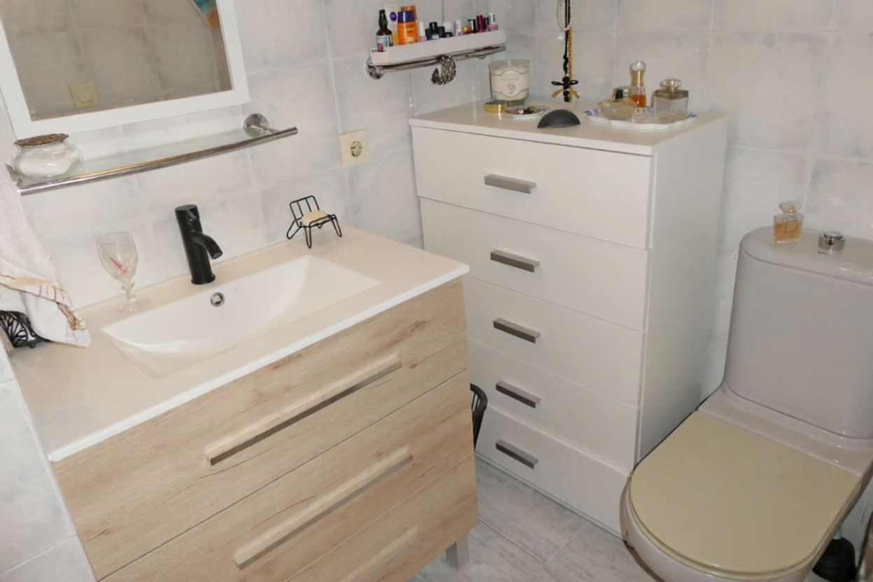 Piso en venta en primera línea de playa en Dénia — Dormitorio