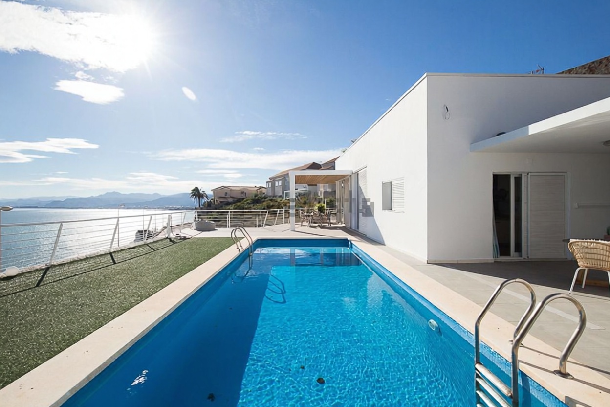 Chalet en venta con acceso directo a la playa en Cullera