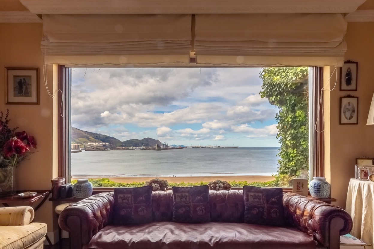 Chalet zum Verkauf mit direktem Strandzugang in Getxo