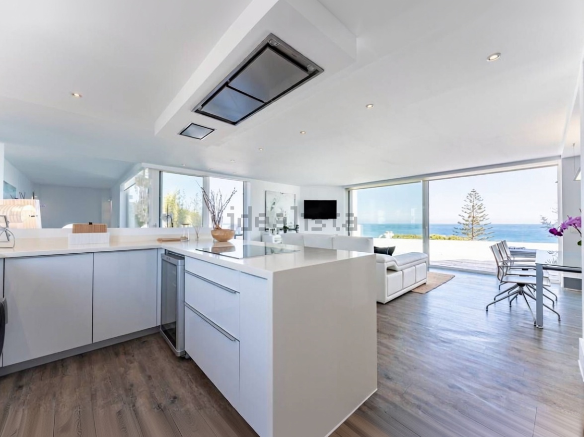Ático en venta en primera línea de mar en Mijas — Cocina