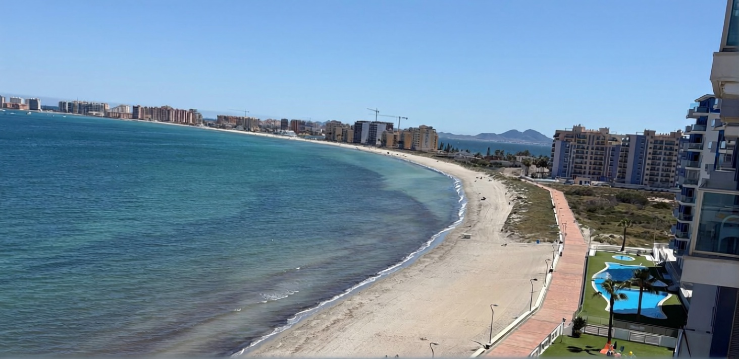 Appartement en première ligne de plage à La Manga del Mar Menor — Vue mer