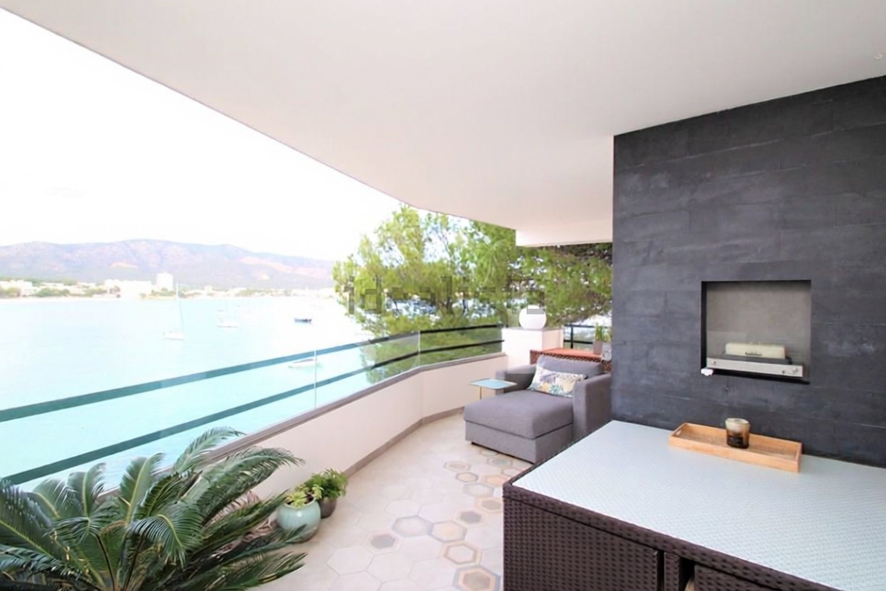 Piso en venta en primera línea de playa en Calvià