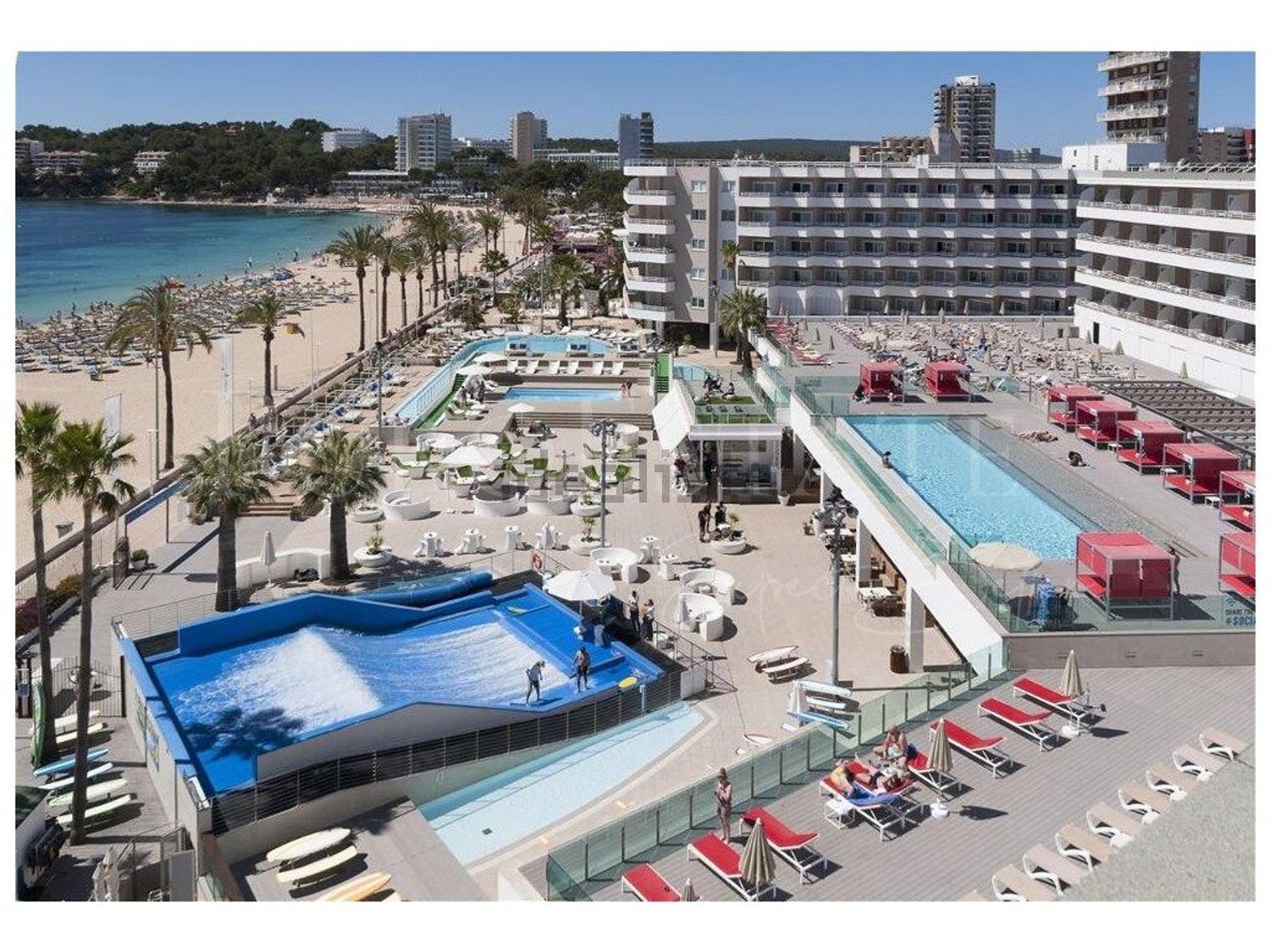 Beachfront flat in Calvià — Aerial
