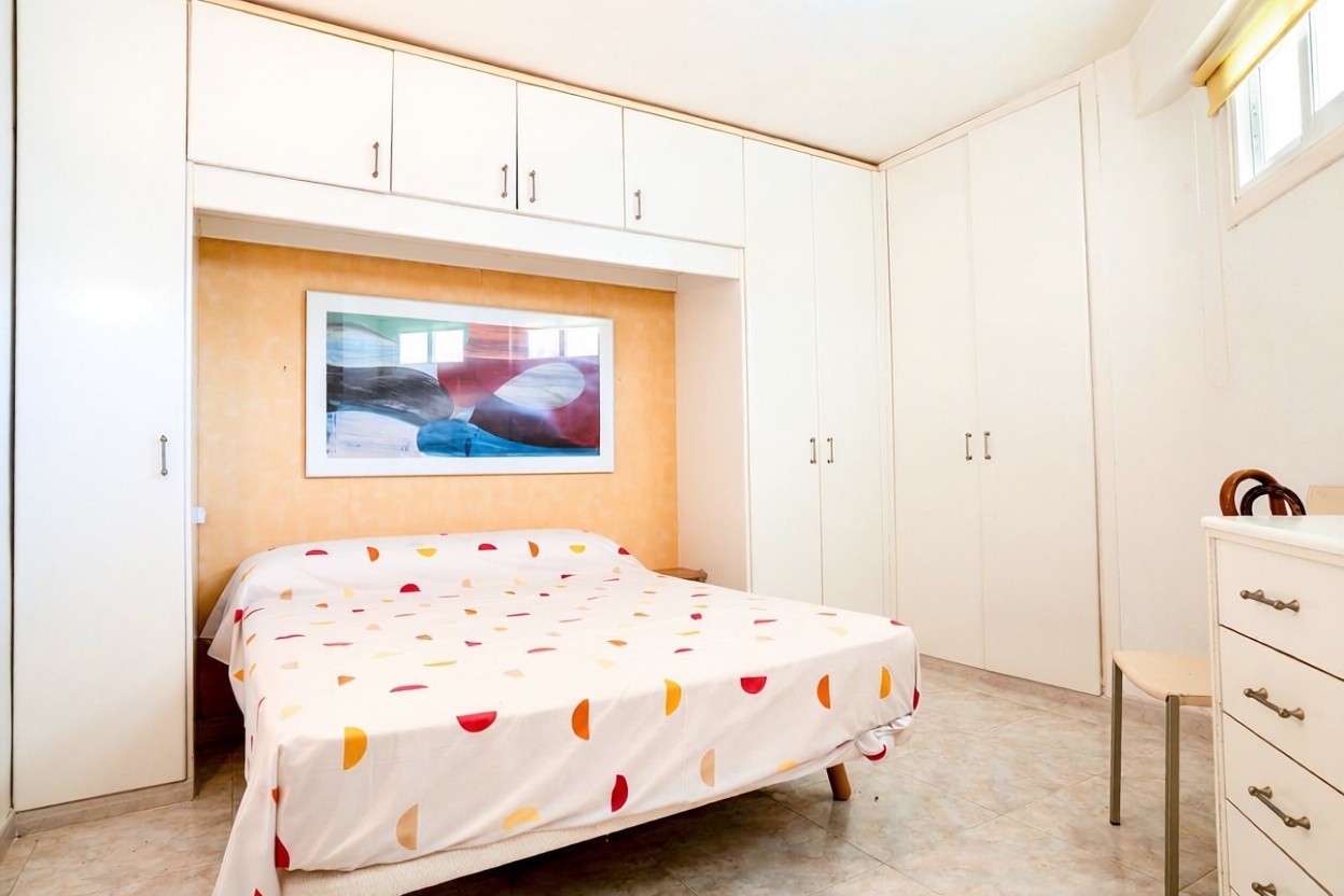 Piso en venta en primera línea de playa en Calvià — Dormitorio