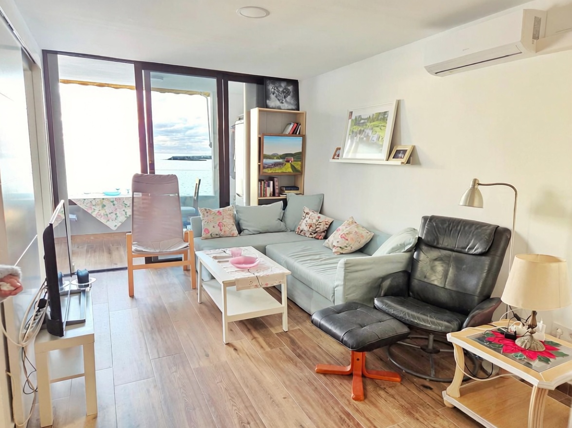 Apartamento à venda pé na areia em Mogán — Sala
