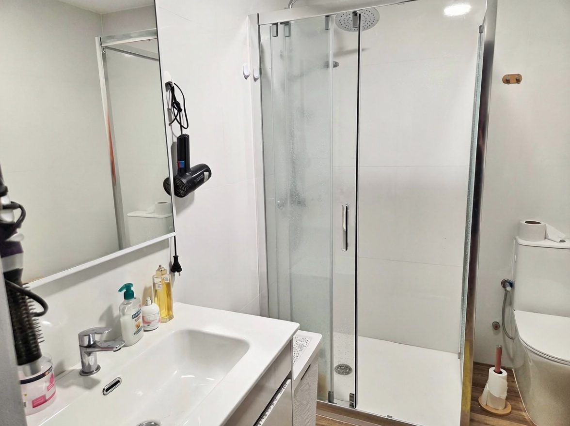 Apartamento à venda pé na areia em Mogán — Casa banho