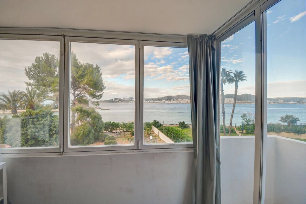 Apartamento à venda pé na areia em Sant Josep de sa Talaia — Sala