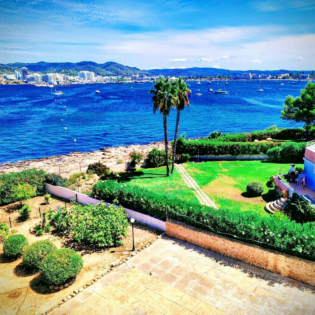 Beachfront flat in Sant Josep de sa Talaia — Sea view