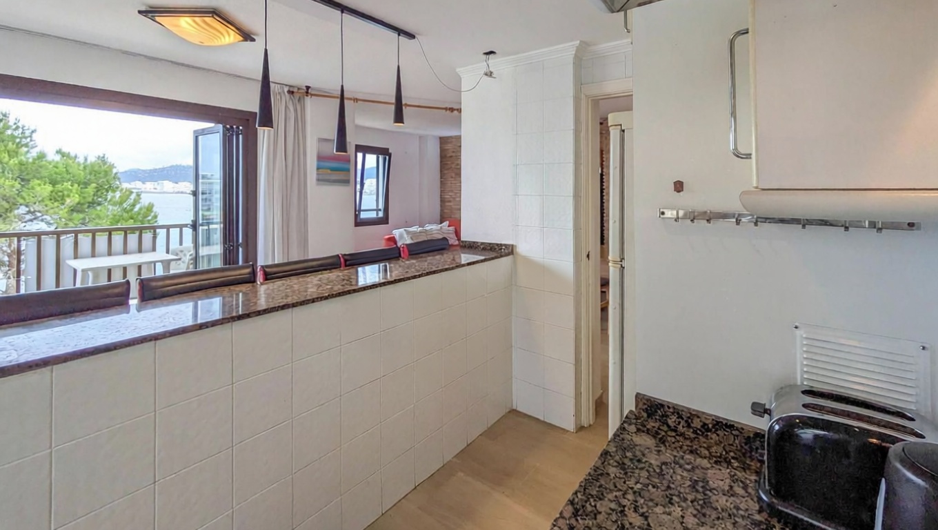 Seafront attic in Sant Josep de sa Talaia — Kitchen