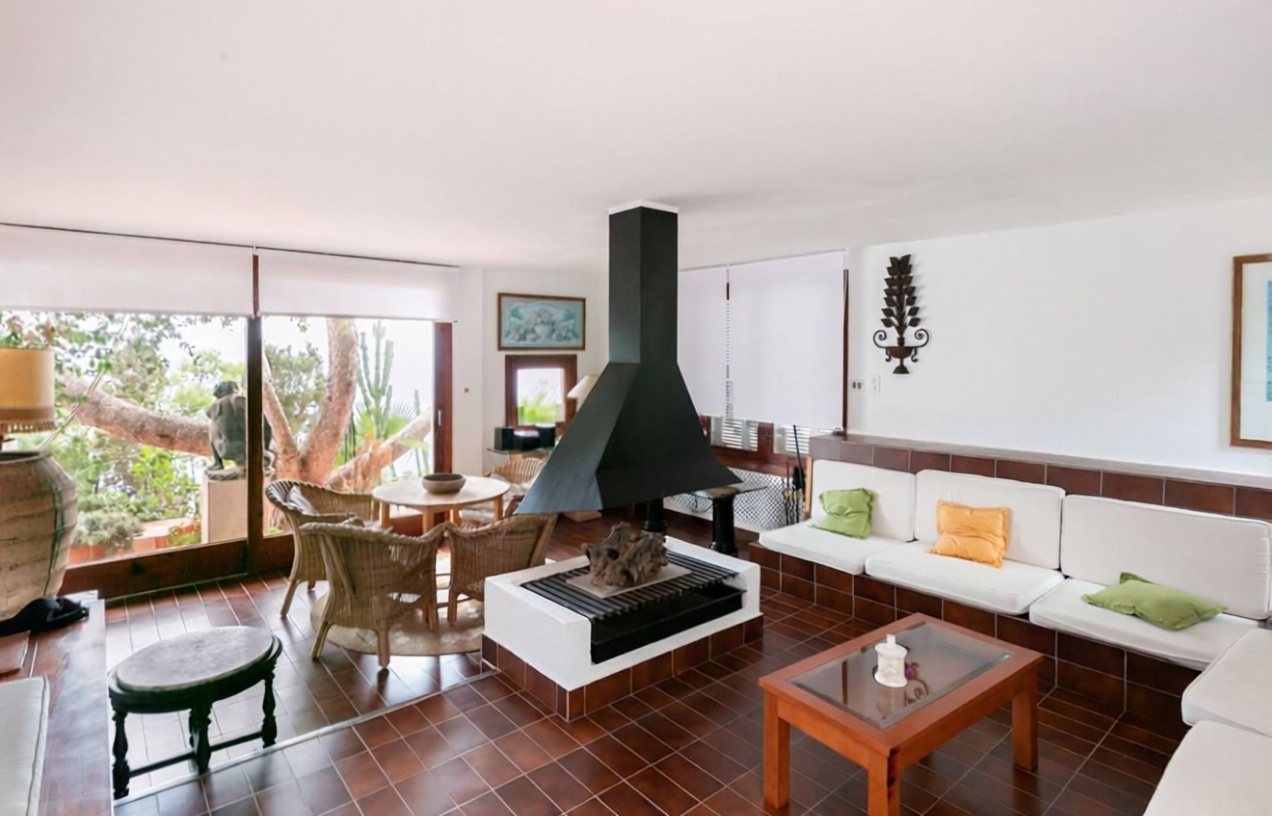 Chalet en venta con acceso directo a la playa en Llucmajor — Salón