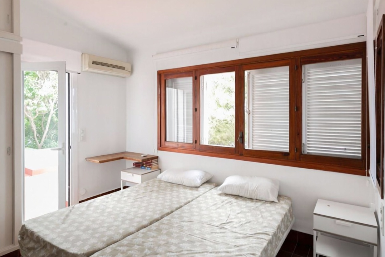 Chalet with direct beach access in Llucmajor — Bedroom