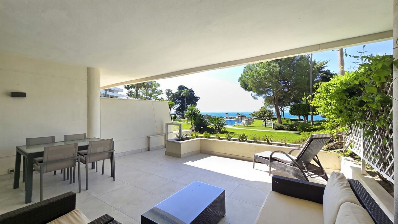 Apartamento à venda pé na areia em Estepona
