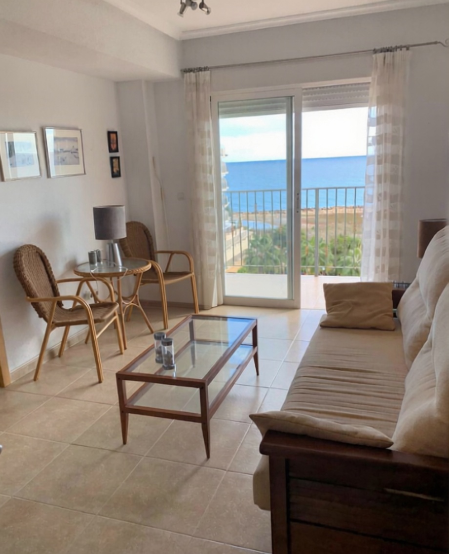 Dúplex en primera línea de playa en El Campello — Salón