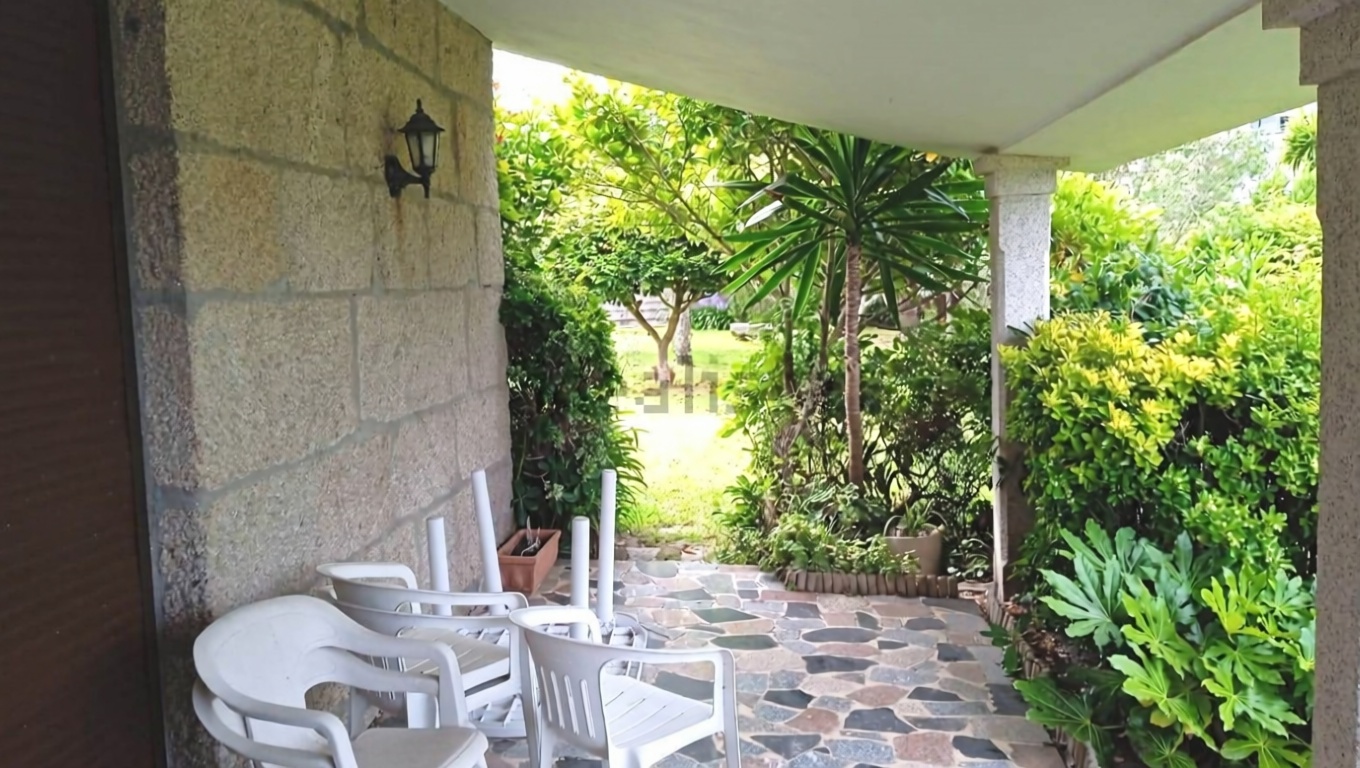 Chalet à vendre avec accès direct à la plage à Vigo — Terrasse