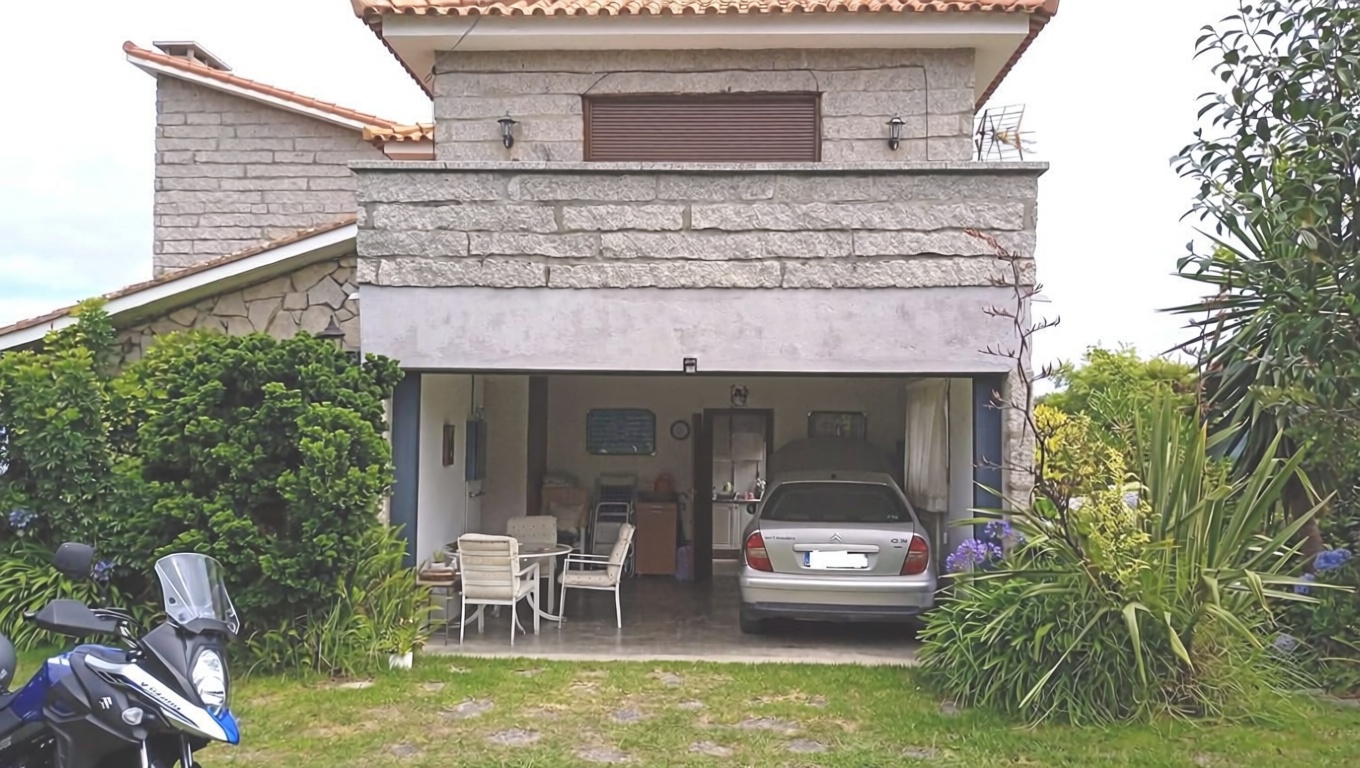 Chalet à vendre avec accès direct à la plage à Vigo — Garage