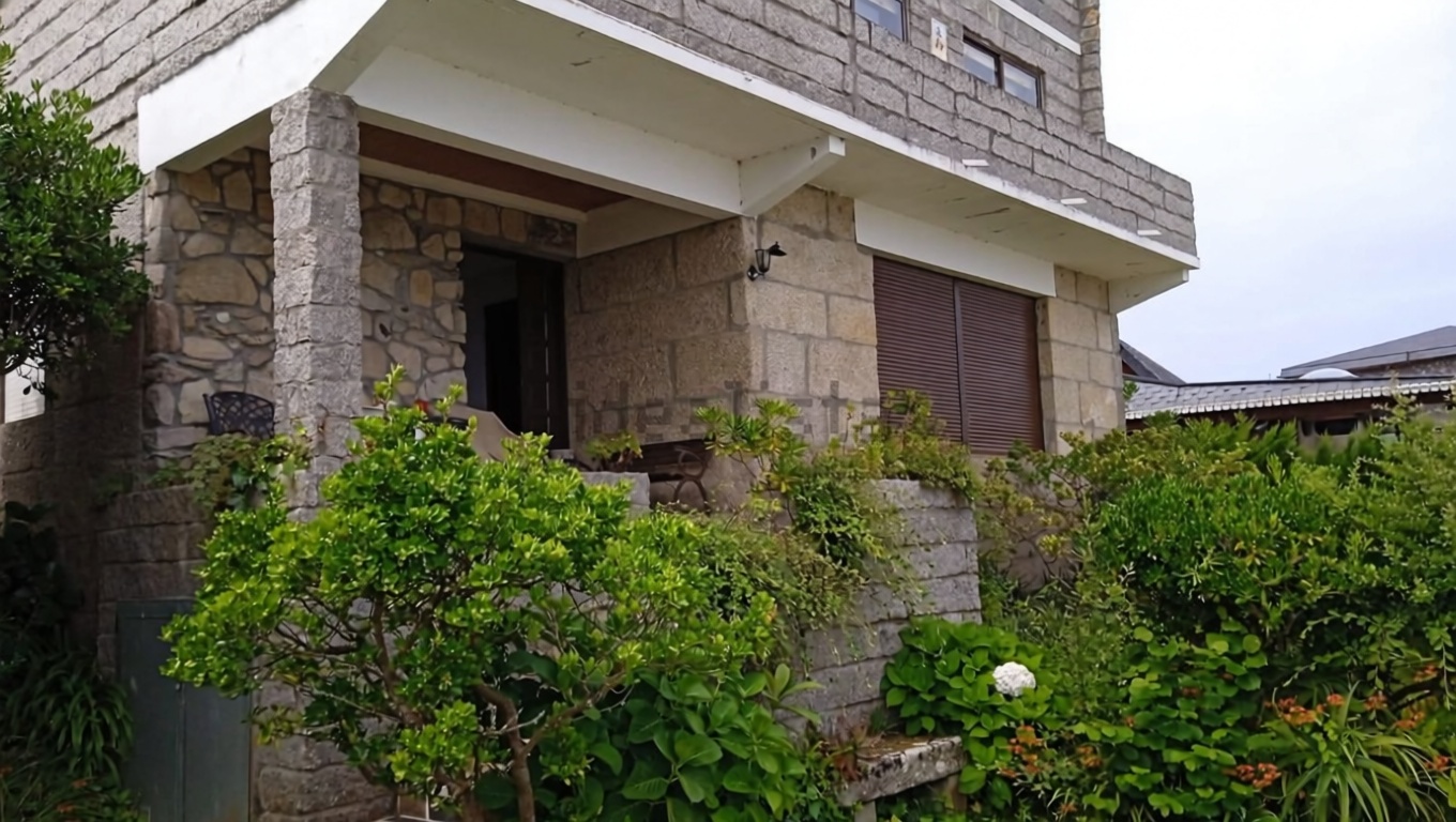 Chalet à vendre avec accès direct à la plage à Vigo — Façade