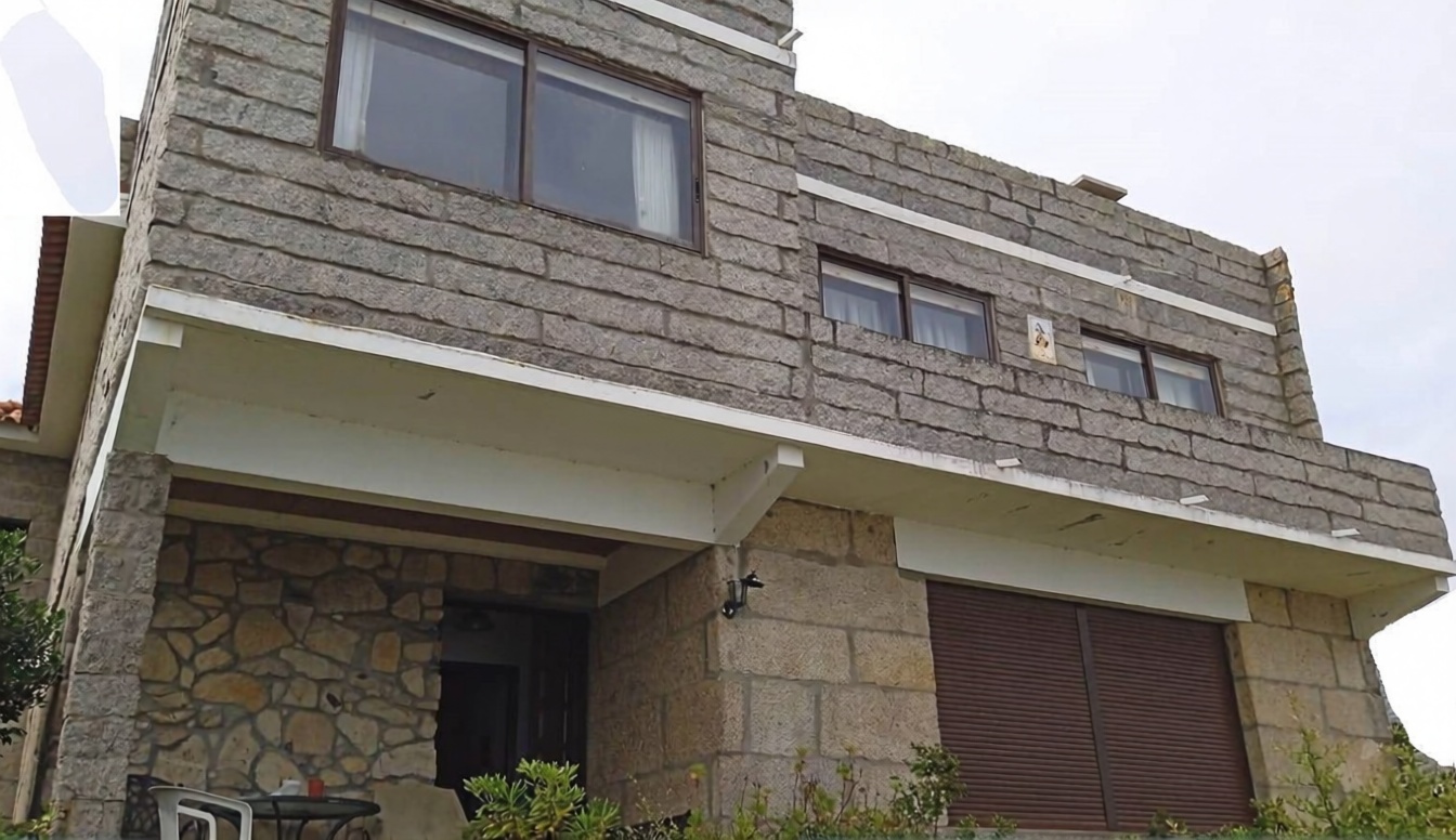 Chalet à vendre avec accès direct à la plage à Vigo — Façade