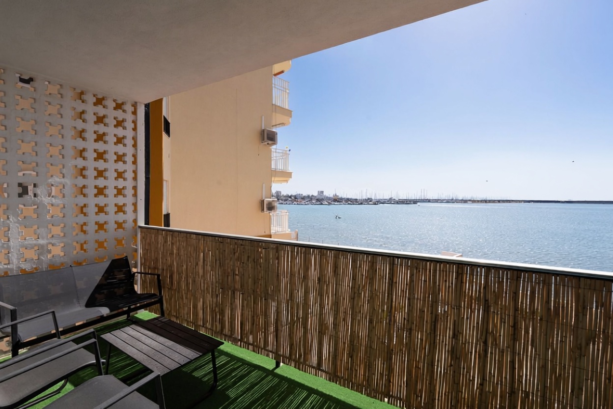 Квартира на продажу на первой линии пляжа в Torrevieja