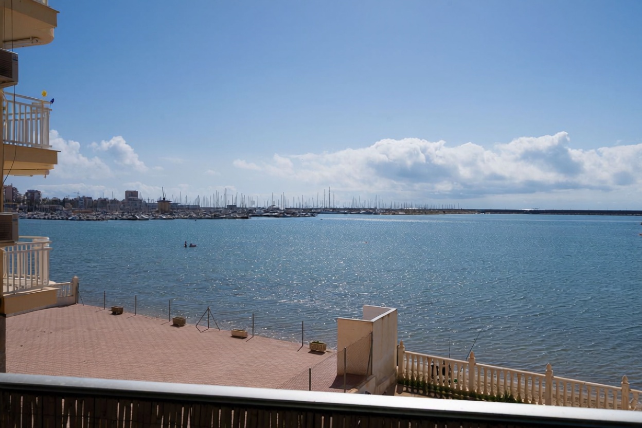 Apartamento à venda pé na areia em Torrevieja — Vista mar