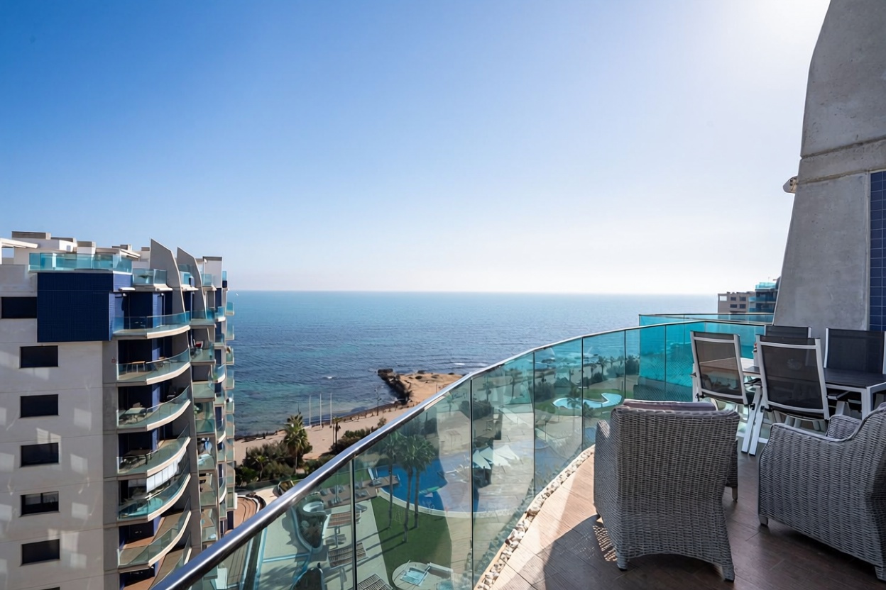 Дуплекс на продажу на первой линии пляжа в Torrevieja